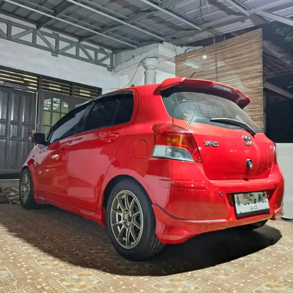 Toyota Yaris E 2011