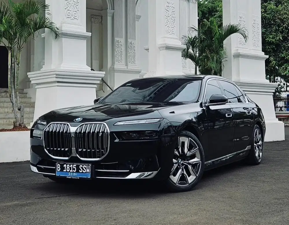 BMW i7 xDrive60 Gran Lusso Nik 2024 Low KM