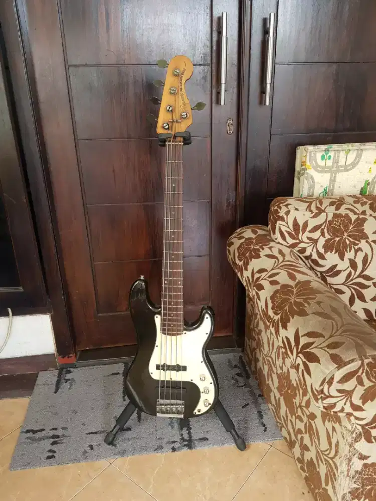 Bass squier precision standard 5 string th 2000 made in Indonesia