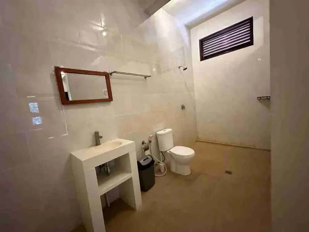 Guest House Freehold 9 Kamar di Batu Bolong Canggu - Thumbnail 5