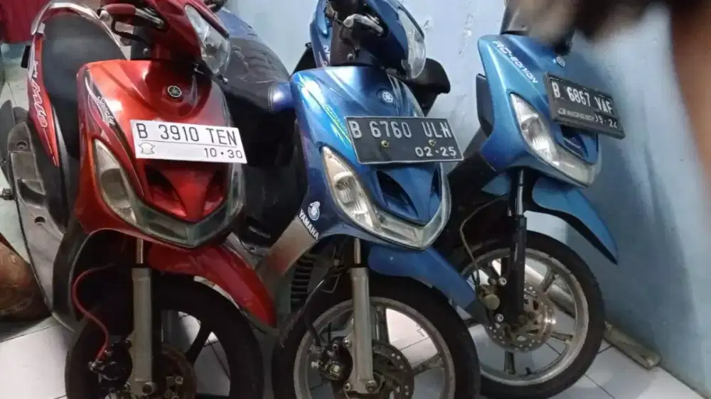 YAMAHA MIO SMILE 2010/2009 MERAH BIRU(2 UNIT)