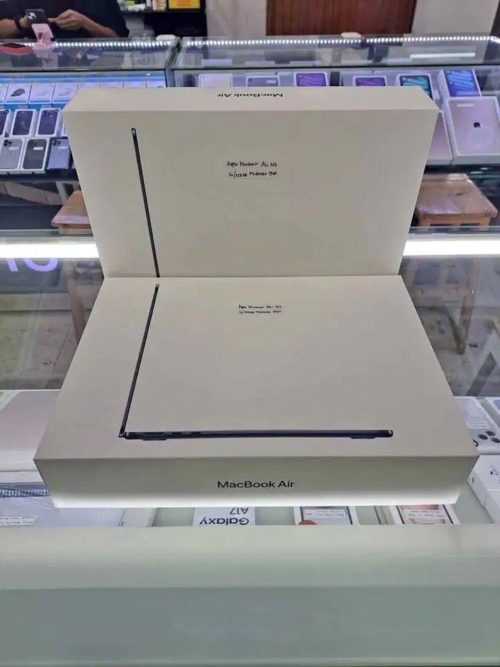 Macbook Air M3 16/256GB Midnight 13 Inch New Segel Garansi IBox