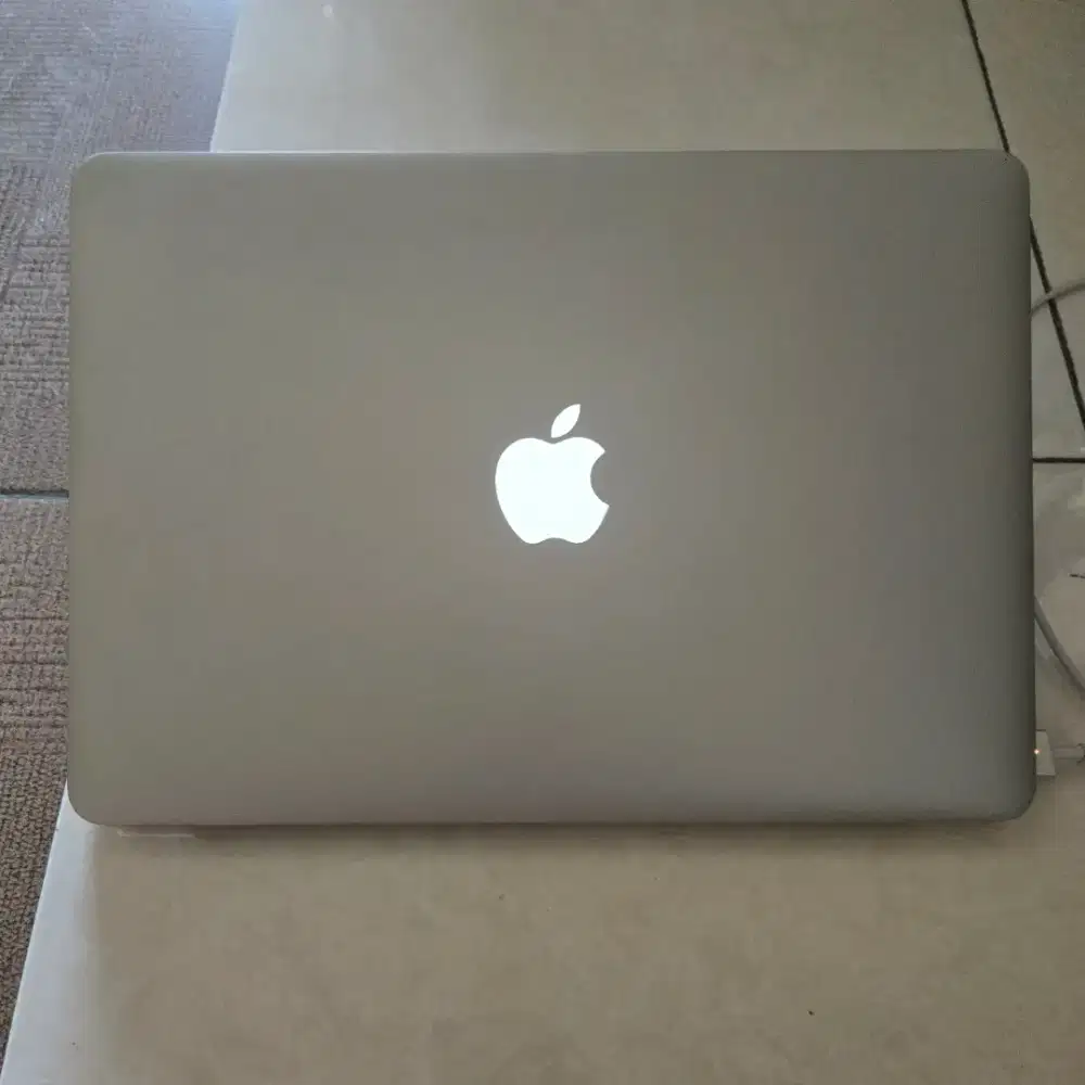 Macbook air 2017 13.3 4/128Gb kondisi baca deskripsi