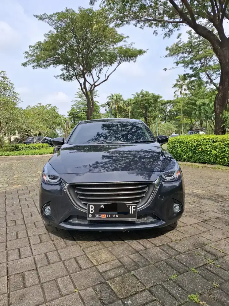 Mazda 2 GT 2015 hitam matic terawat siap pakai