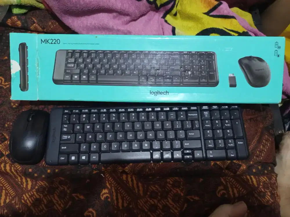 Logitech MK220 Compact Wireless Keyboard Mouse Combo
