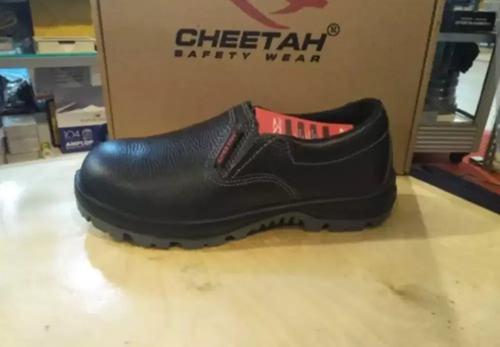 Rp200.000 jual sepatu Seftey