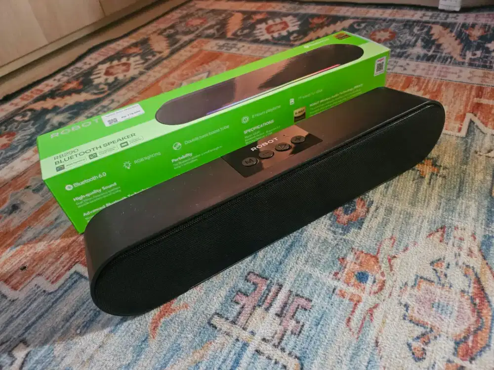 Robot bluetooth speaker like new