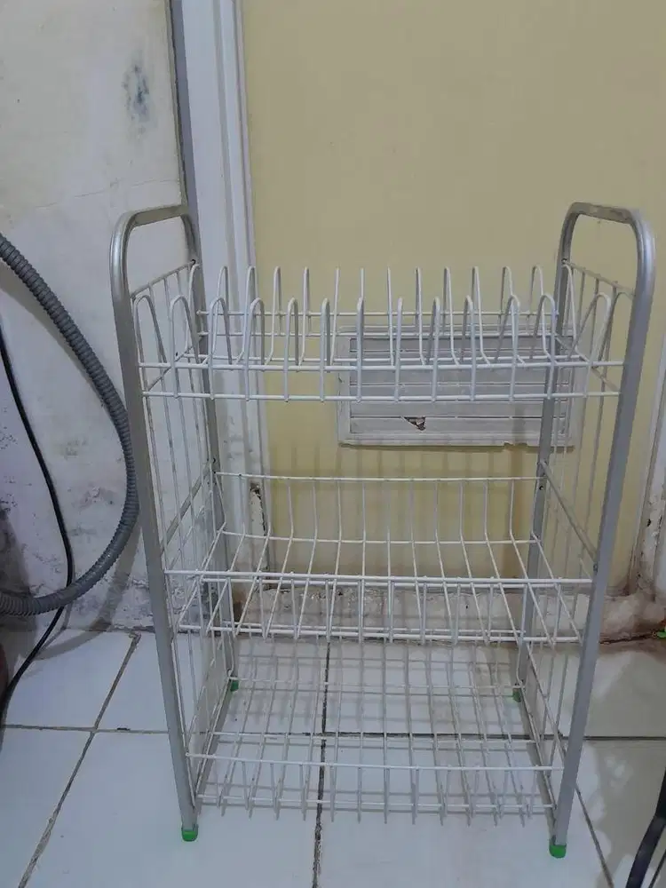 Rak Piring Putih Cantik