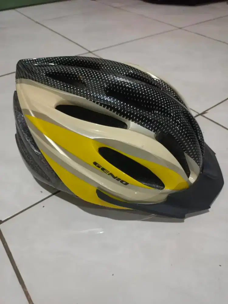Helm sepeda ukuran dewasa