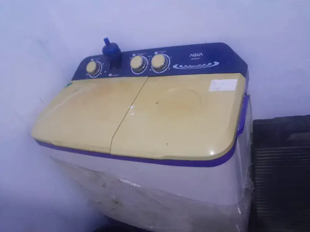 Mesin cuci merk aqua