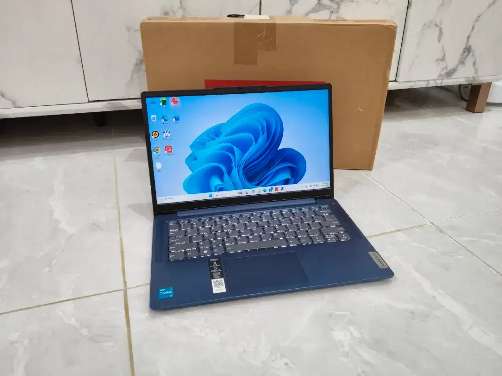 laptop lenovo Core i3 1315U Gen 13 masih garsnsi 1 tahun