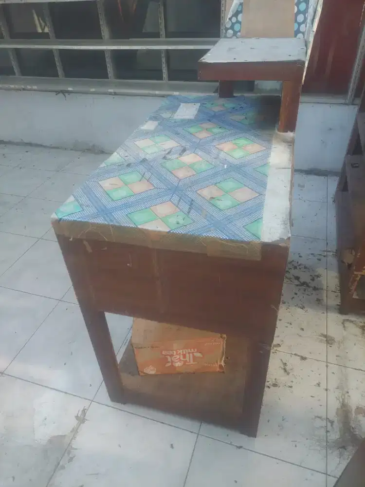 Meja kasir
Uk
50*90
Tinggi 75

Ada meja naik u tempat tablet diatas