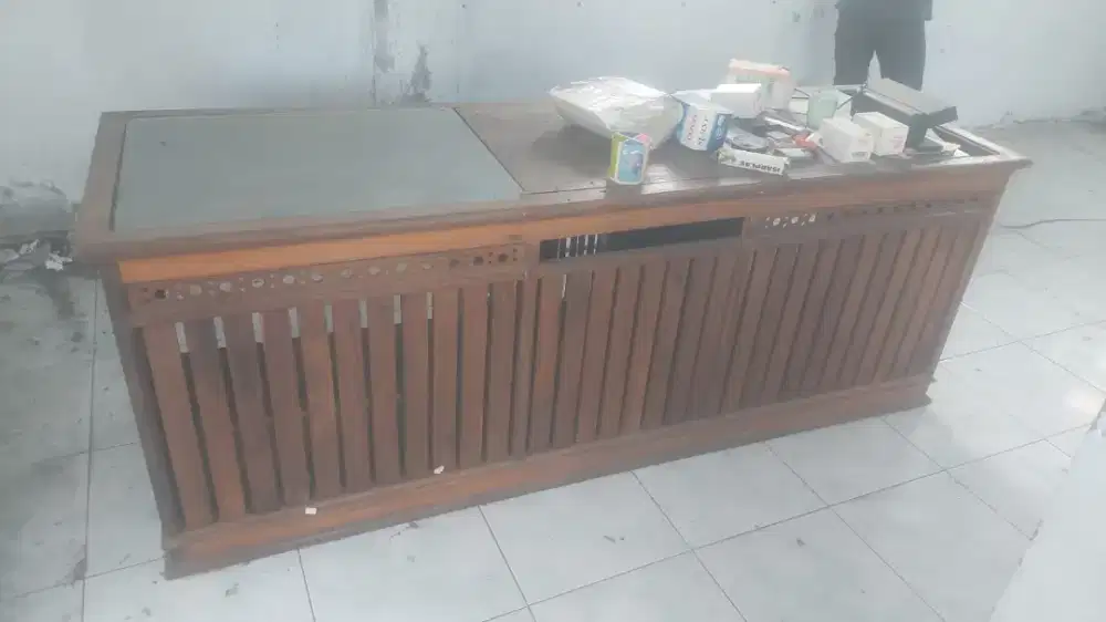 Meja admin
Bahan jati
70*200
Tinggi 75

1.2nego