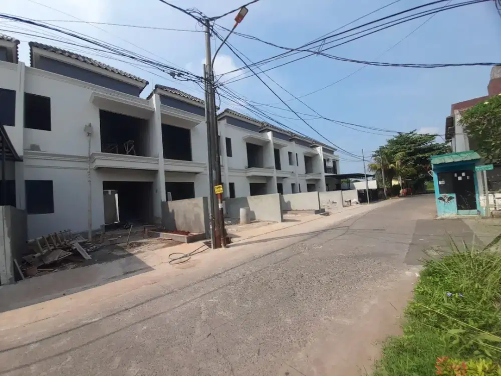 Rumah cluster 2lantai siap huni strategis akses 2mobil nempel jakarta harga 800juta an