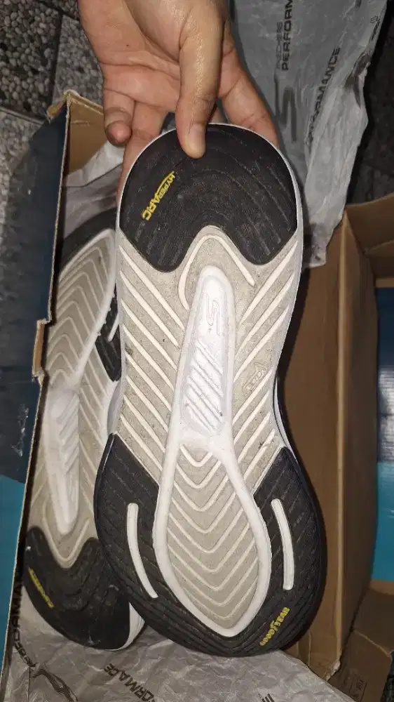 Skechers go walk max cushioning sepatu pria