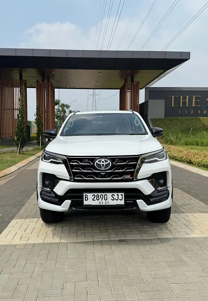 FORTUNER 2.8 GR SPORT DIESEL MATIC TAHUN 2023 PUTIH SUPER ISTIMEWA