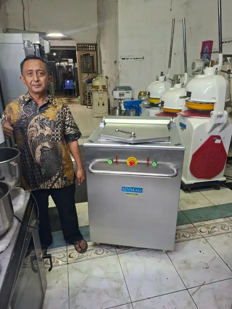 Hydraulic divider model DIV-20 Sinmag Taiwan pembagi adonan roti tawar