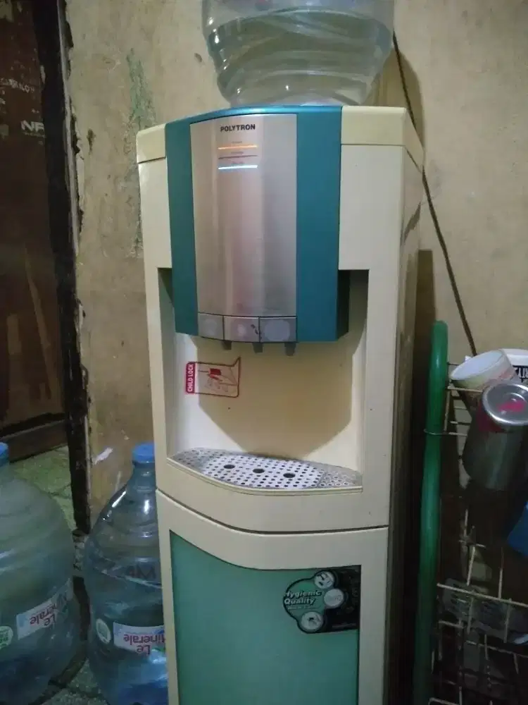Dispenser polytron kompresi galon atas