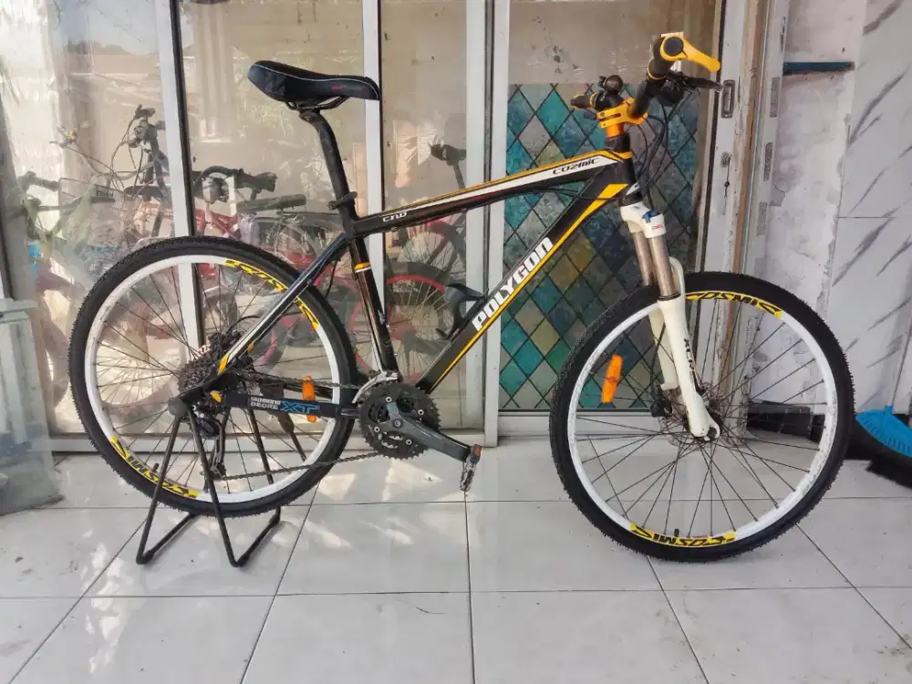 Sepeda gunung MTB polygon cozmic 1.0
