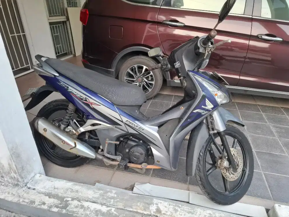 Jual supra x 125 pgm-fi helm-in 2012