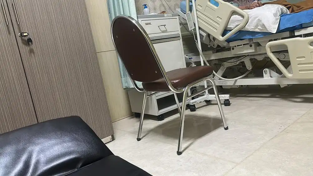 Pengasuh / Perawat Lansia