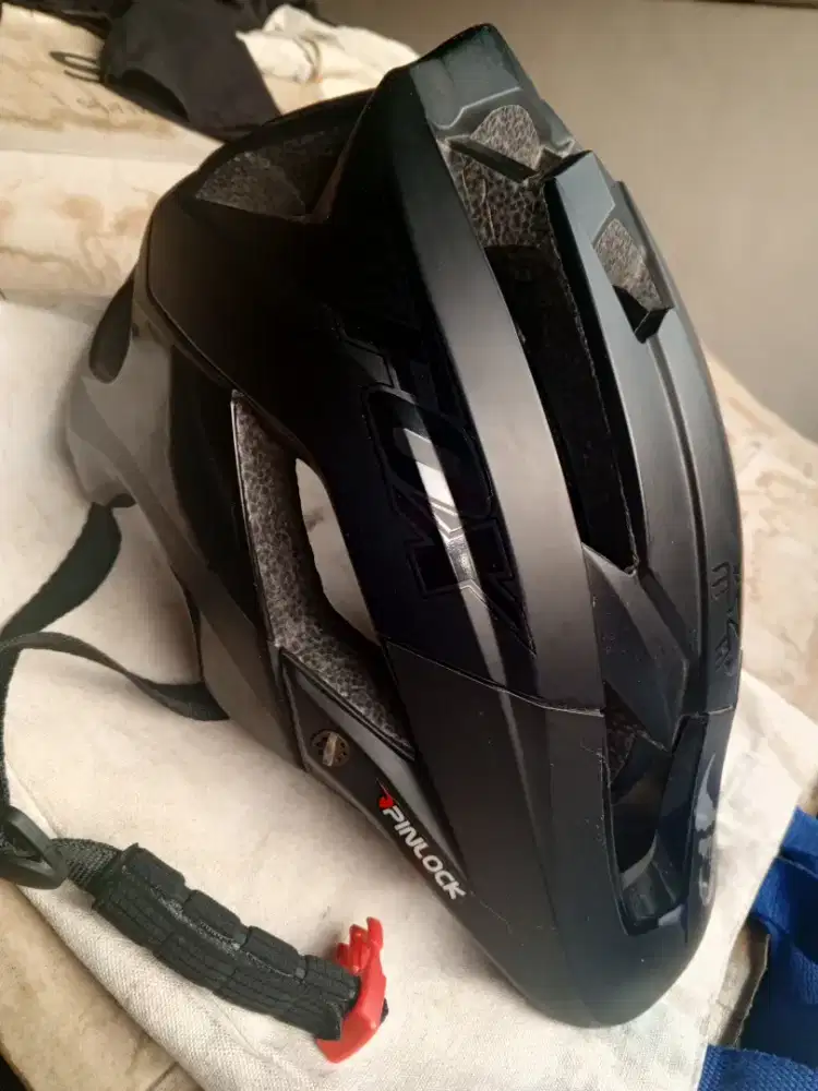 Helm sepeda Batfox