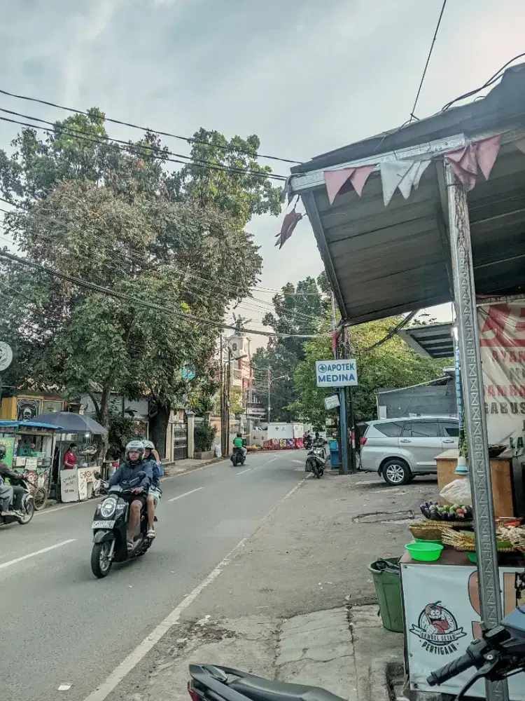 Nyari kerjaan apa saja yng halal. Buat hidupin. Kluarga