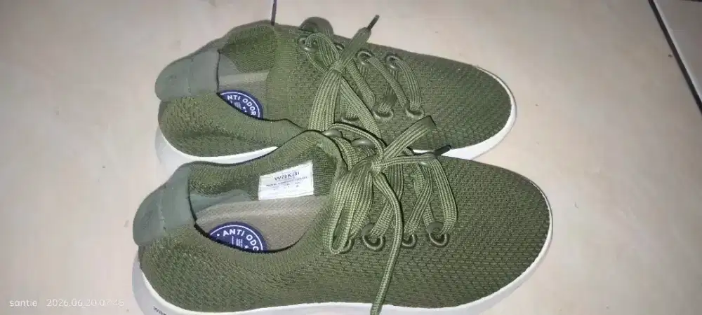 Sepatu slip on merk Wakai original