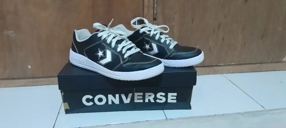 Sepatu converse ori