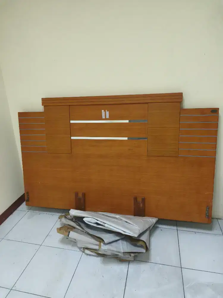Kepala tempat tidur bekas
