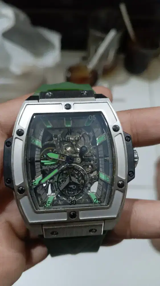 JAM HUBLOT terbaru
