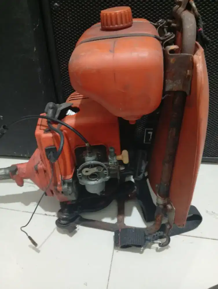 Mesin potong rumput
