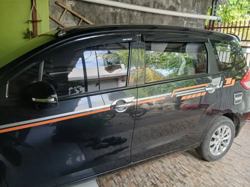 Mobil Suzuki Eriga GX 2013 Hitam