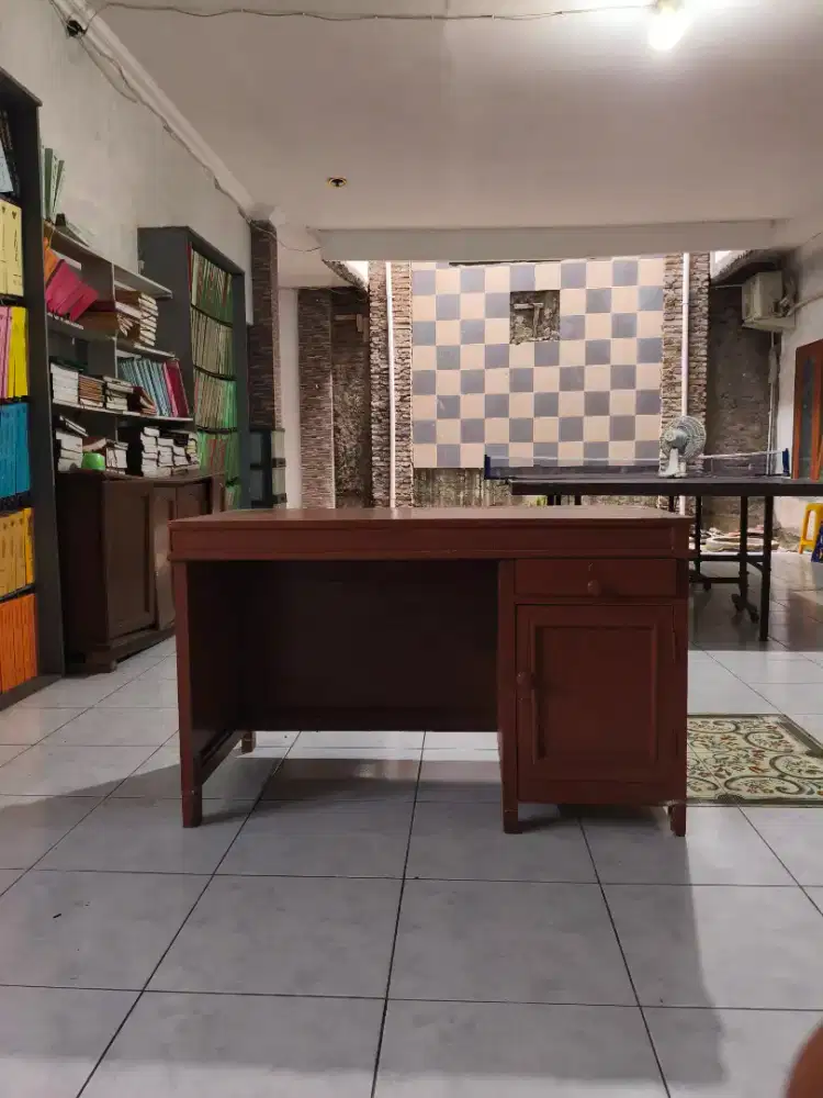 Meja Bahan Kayu