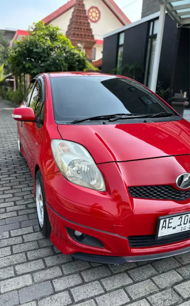 Yaris E manual 2010