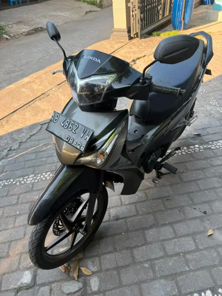 Honda Supra helm in injeksi THN 2012 plat AB Wonosari