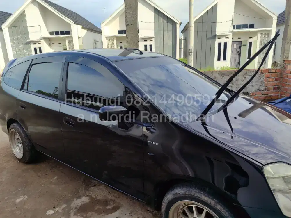 Mobil Keluarga Honda Stream 1.7 AT