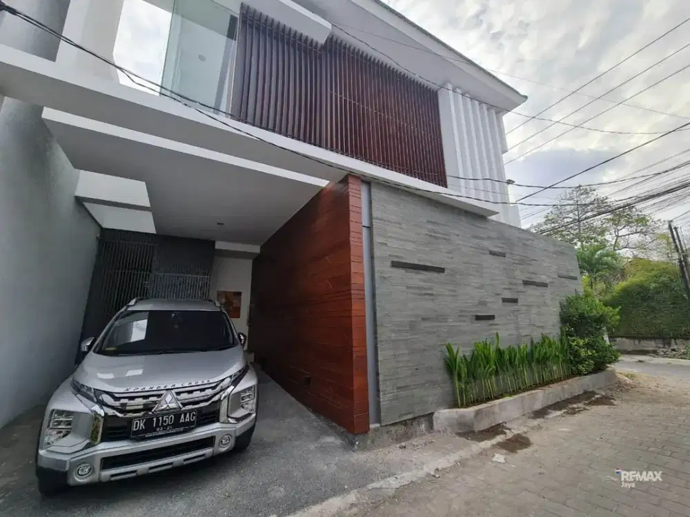Villa Siap Huni dengan Staff Quarter & Private Pool di Area Canggu.