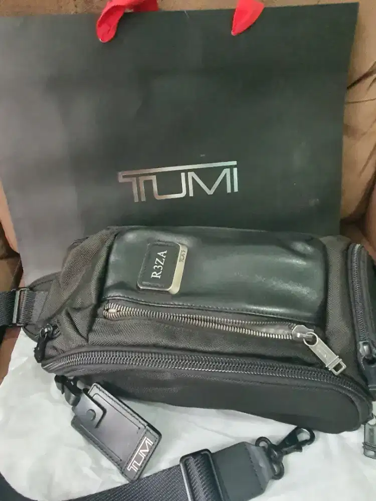 TUMI ALFA BRAVO SLUNGBAG KELLY BLK