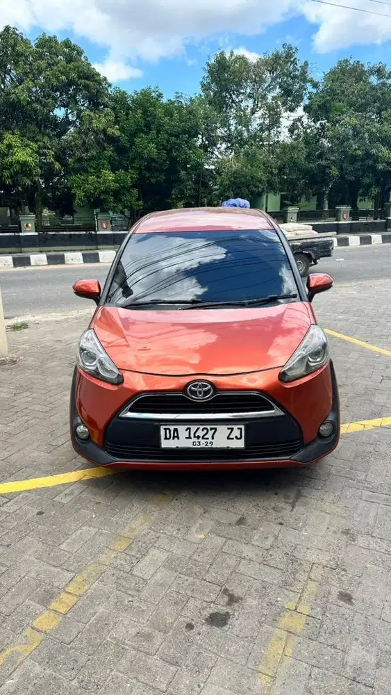 Toyota Sienta MT