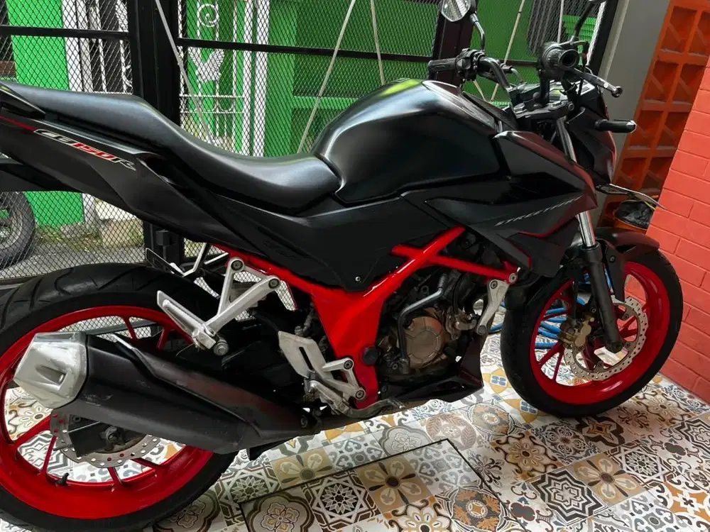 CB150R 2018 plat W