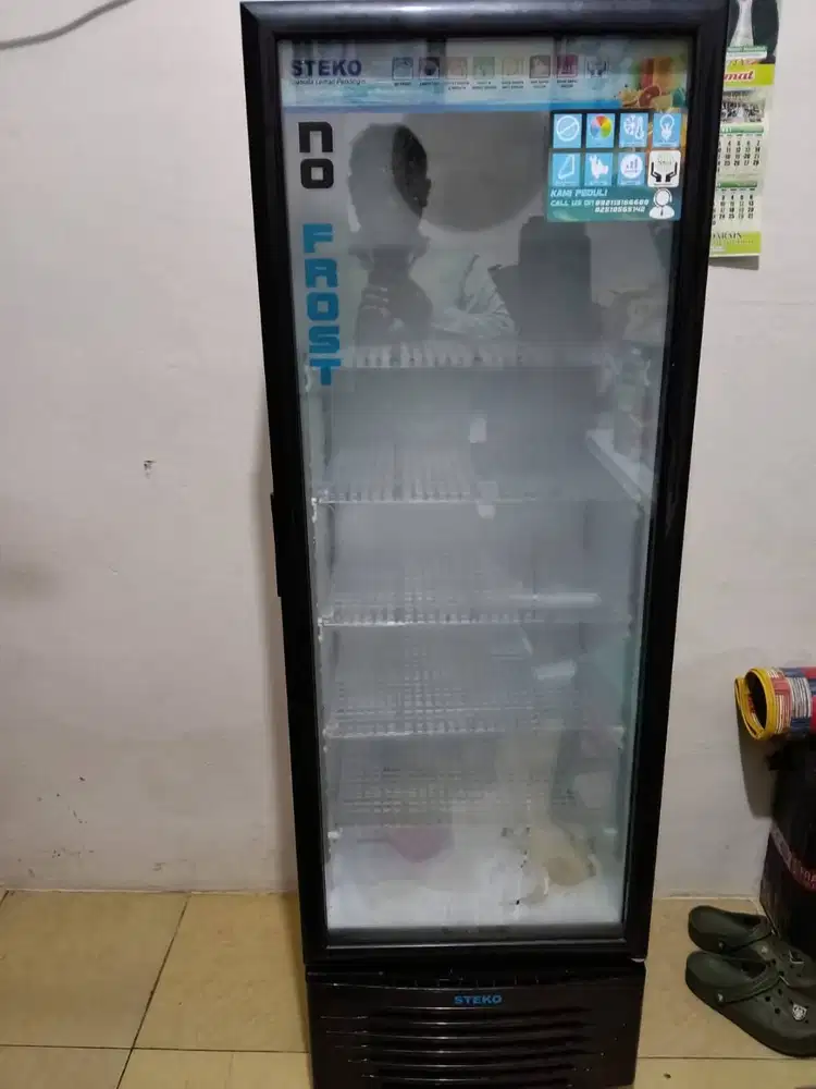 Dijual showcase merk steko bekas