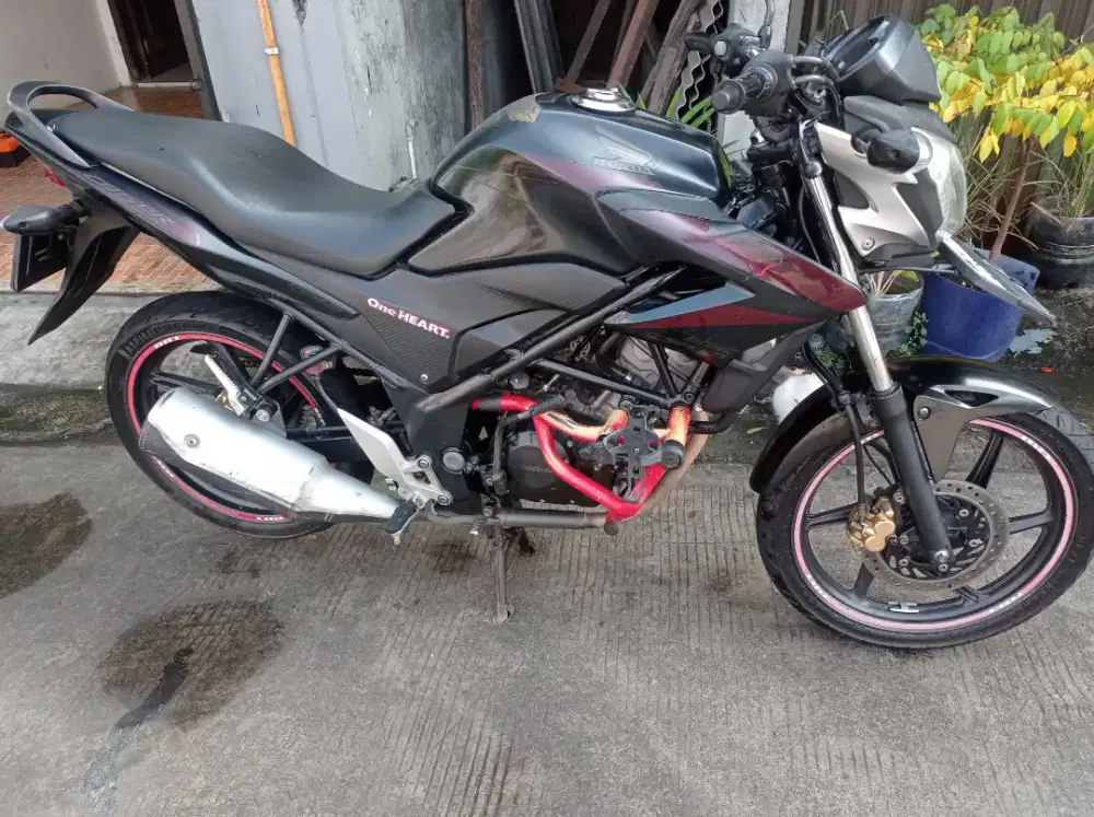 Honda cb 150R 2015