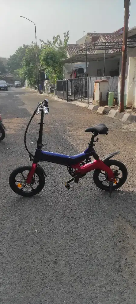 Sepeda Lipat Listrik UNITED io