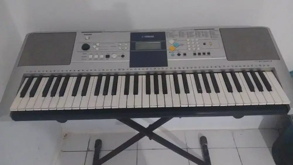 YAMAHA PSR-E323