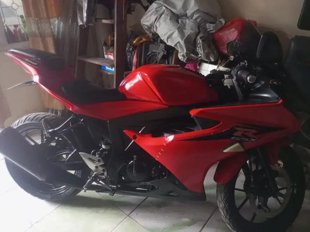 Suzuki GSX 150 R Merah