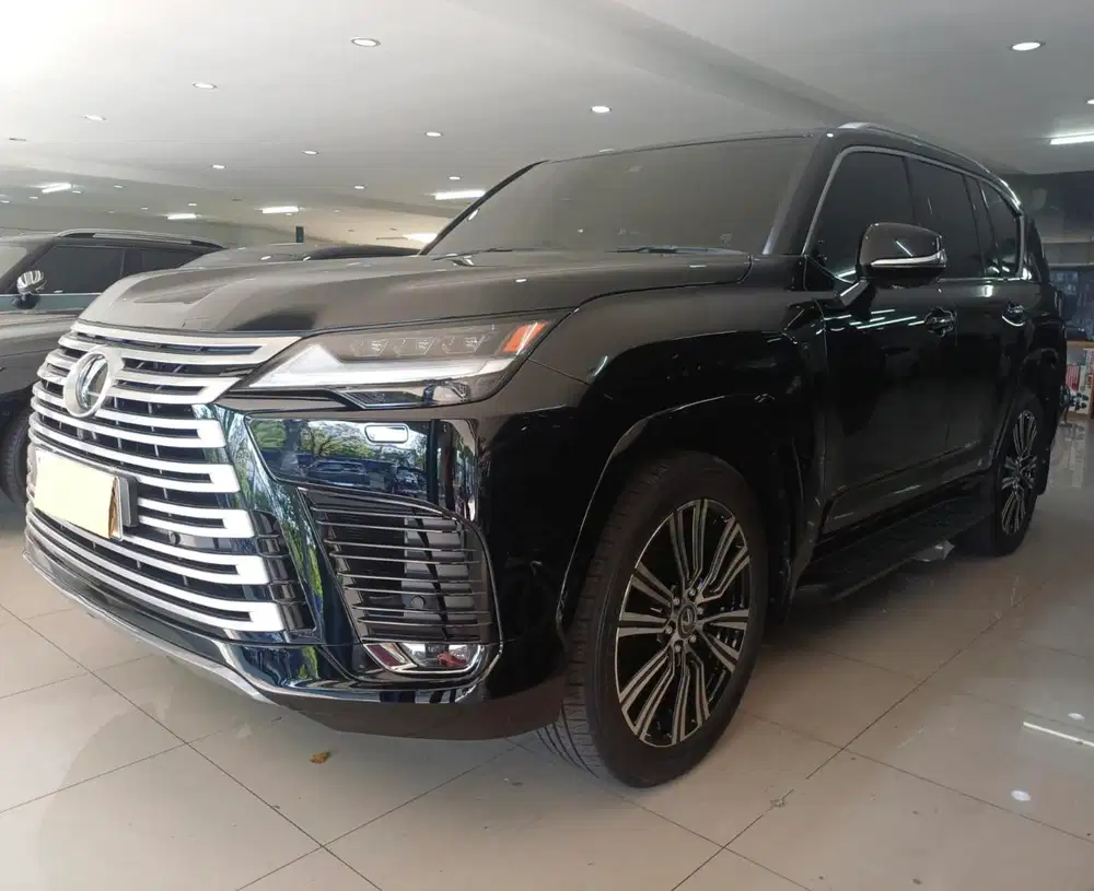 Lexus LX600 2024 only 700 kilometer
