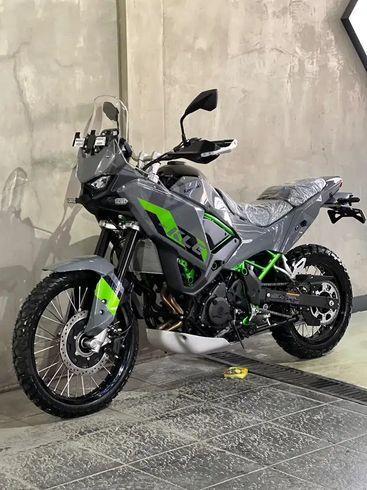 BRAND NEW KAWASAKI KLE500 SE PEARL STORM GREY
