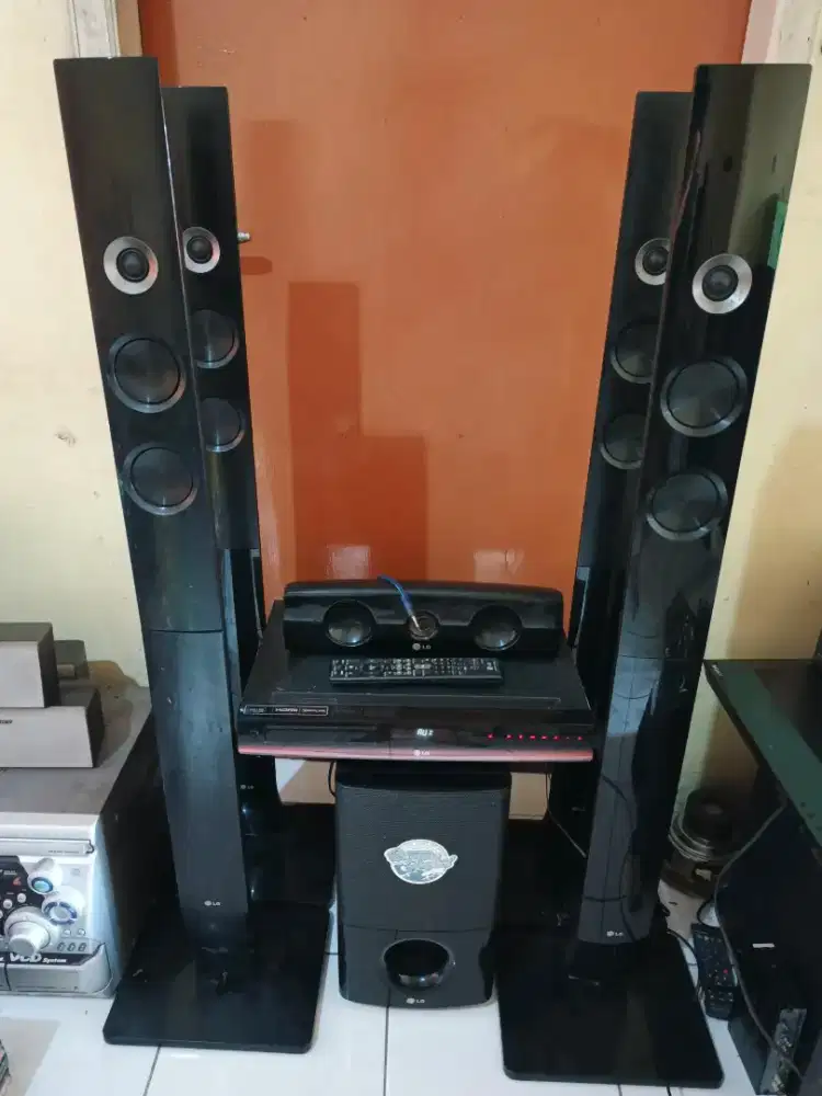 Home theatre LG dgn panel sentuh n output 1000w