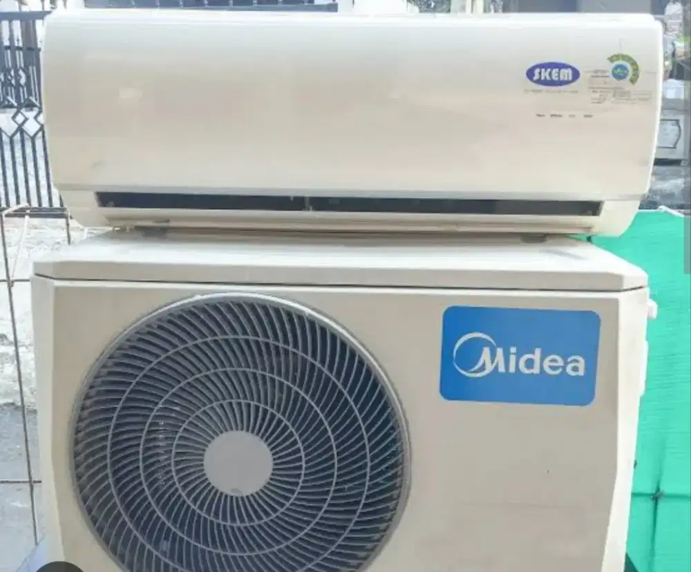 Jual AC Midea 1/2 pk Freon R32 terbaru